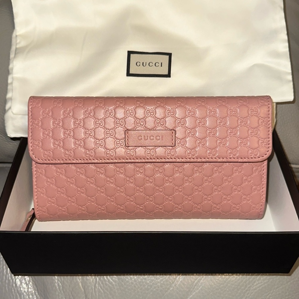 Authentic!!!! * Gucci Pink Wallet 🌸 *